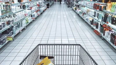 Market rafında kuru gıda ürünleri